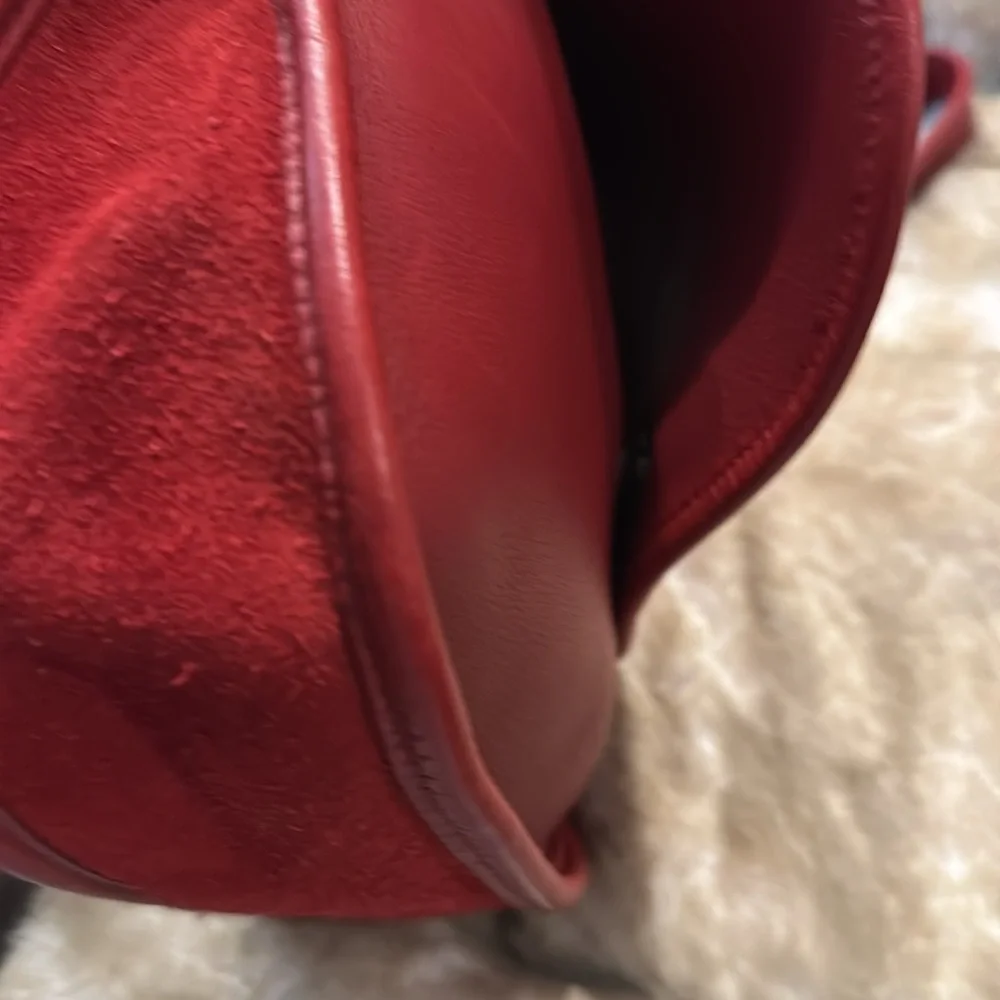 Vintage Coach Berkeley 9014 Saddle Bag Red Crescent Pebble Leather Suede - Picture 11 of 16